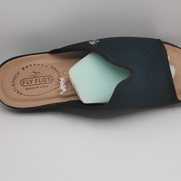 Fly - Picture 8 of 9